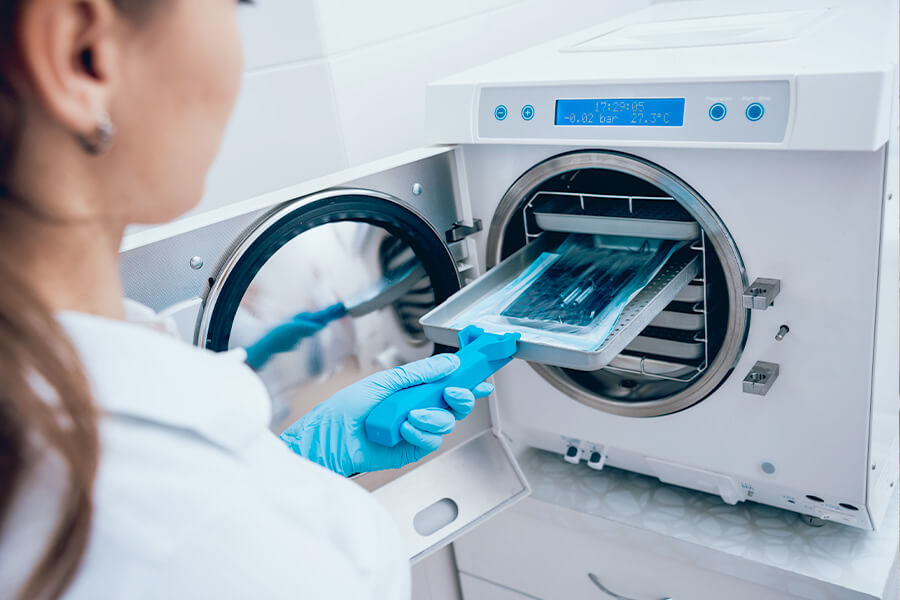 オートクレーブ（高圧蒸気滅菌器)